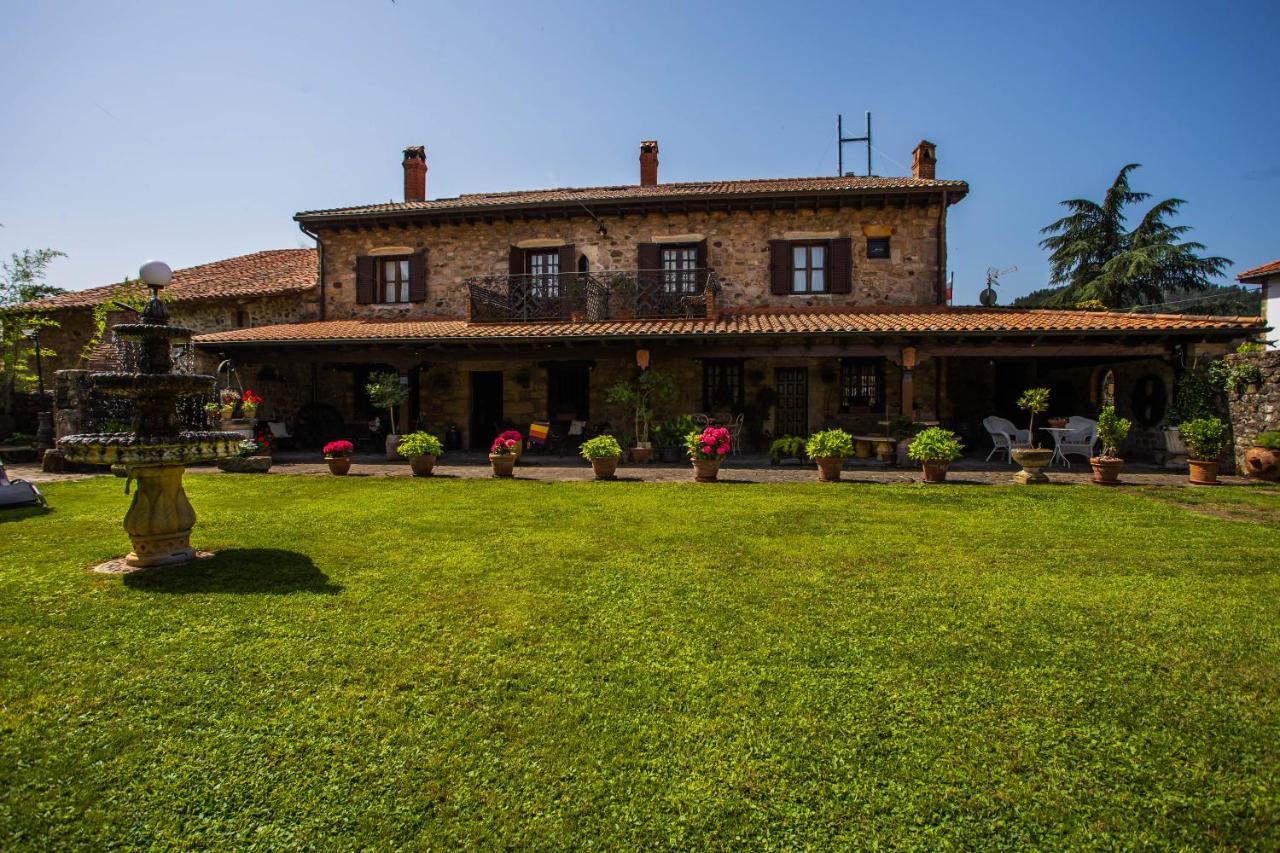Posada Real La Montanesa Corrales De Buelna Екстериор снимка