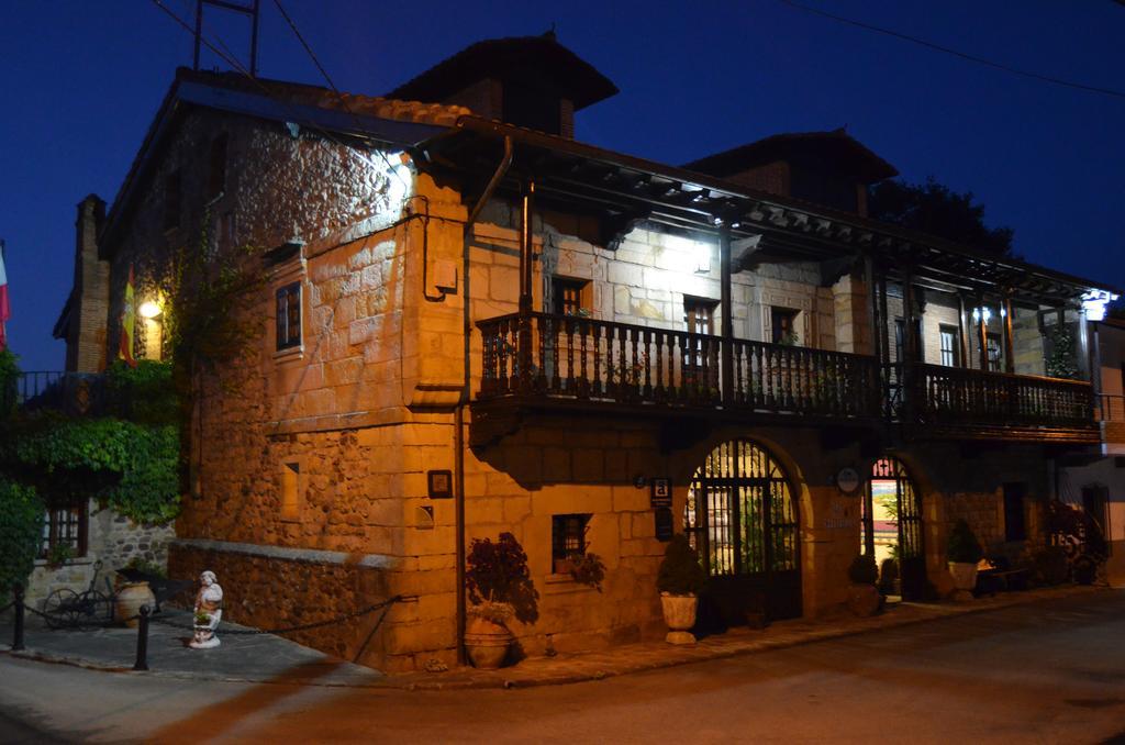 Posada Real La Montanesa Corrales De Buelna Екстериор снимка